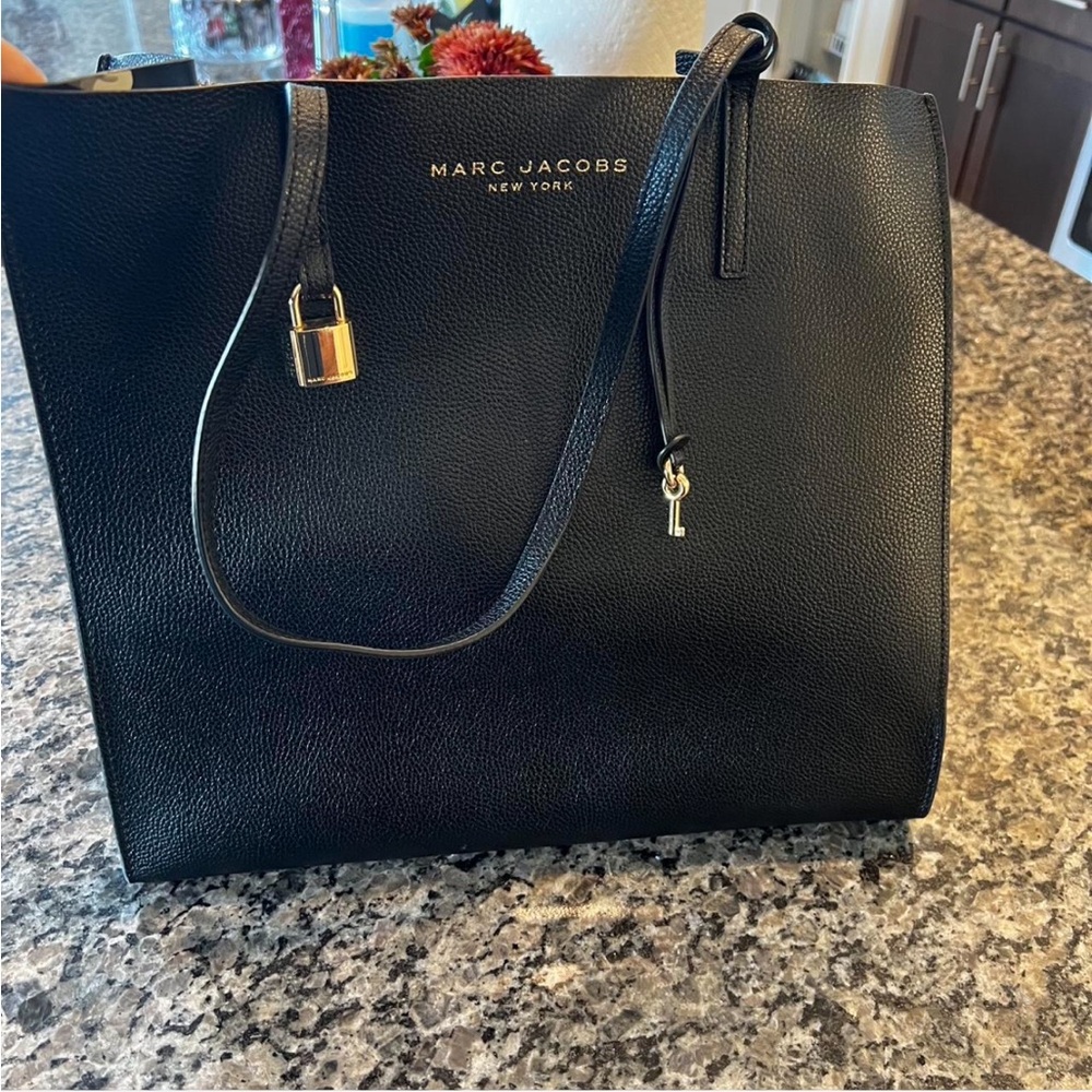 Marc Jacobs Elegant Black Tote